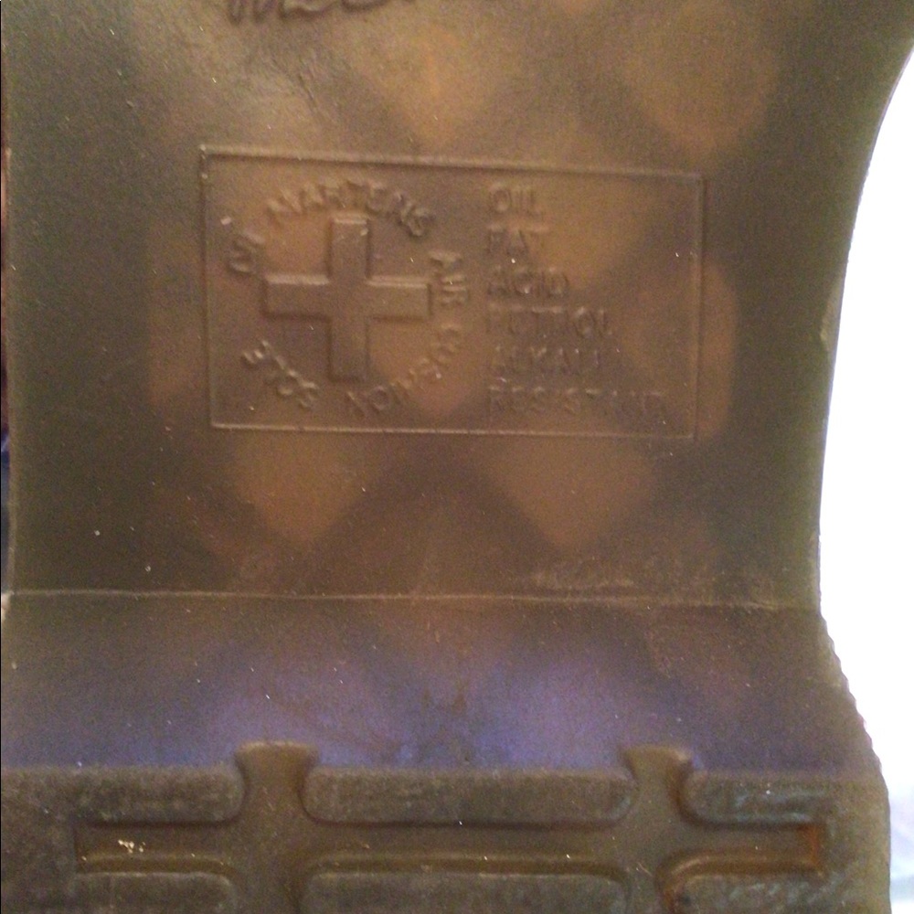Dr. Martens Air Wair Steven Leather Winter Boots - Picture 9 of 12